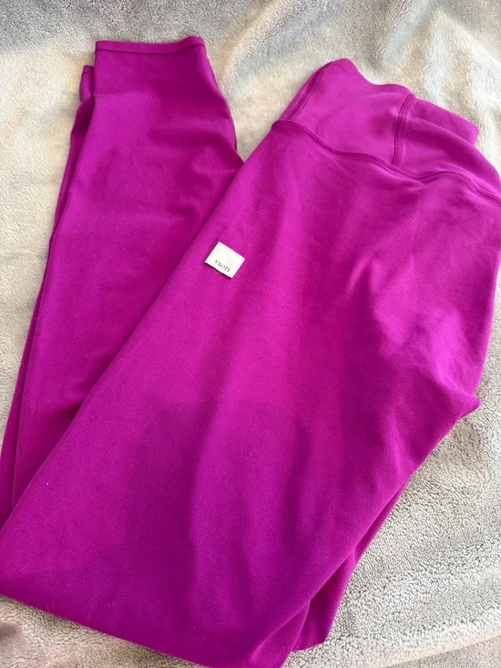 Vuori Magenta Active Leggings - Picture 5 of 5